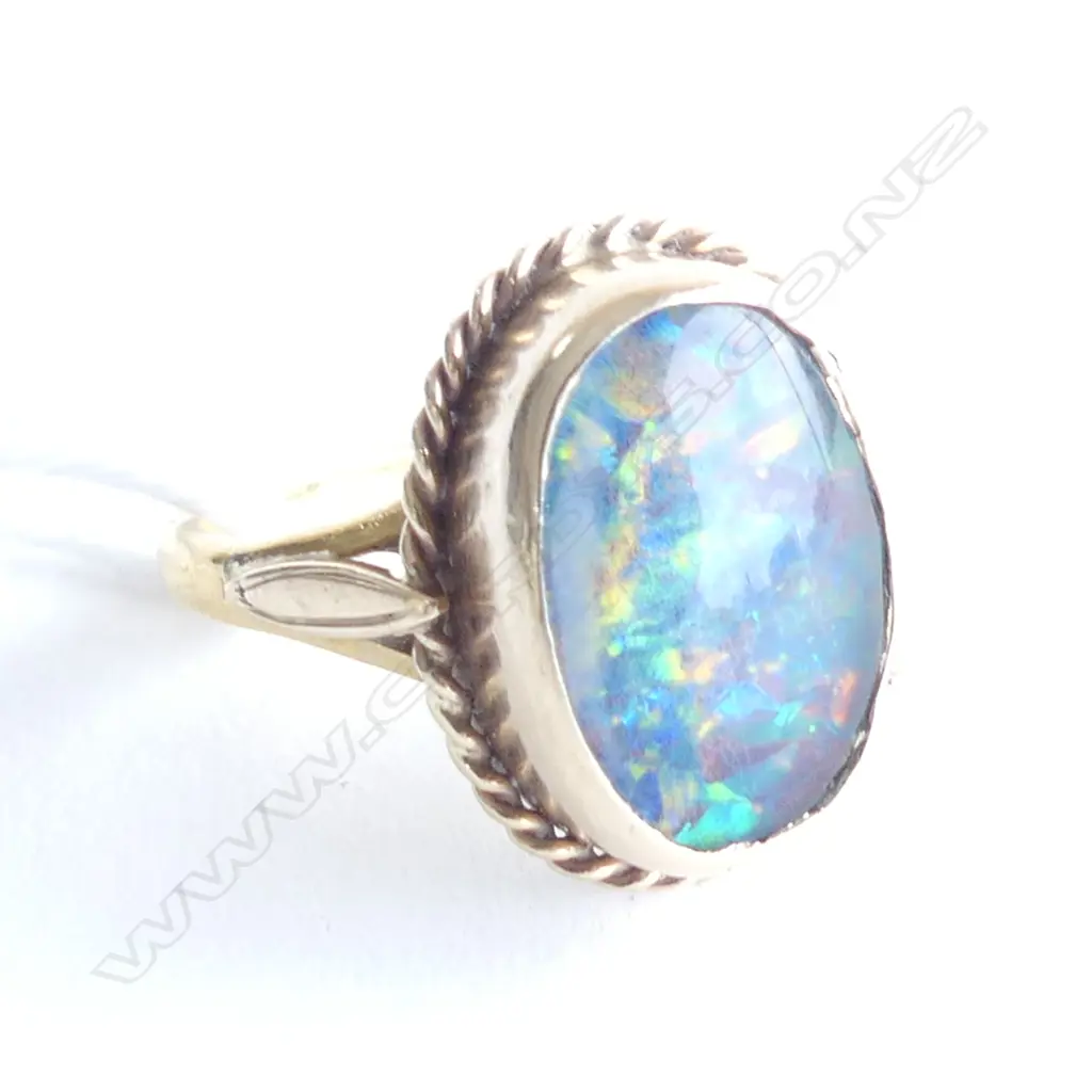 22CT GOLD AND OPAL DOUBLET RING (SHANK 22ct MOUNT LESSER GOLD) Image 1++