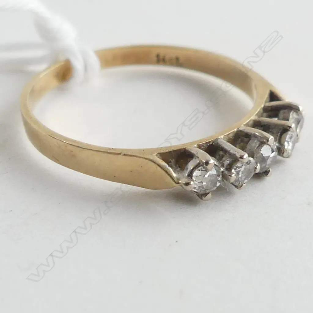 14ct GOLD & 5 STONE DIAMOND RING SIZE O Image 1++