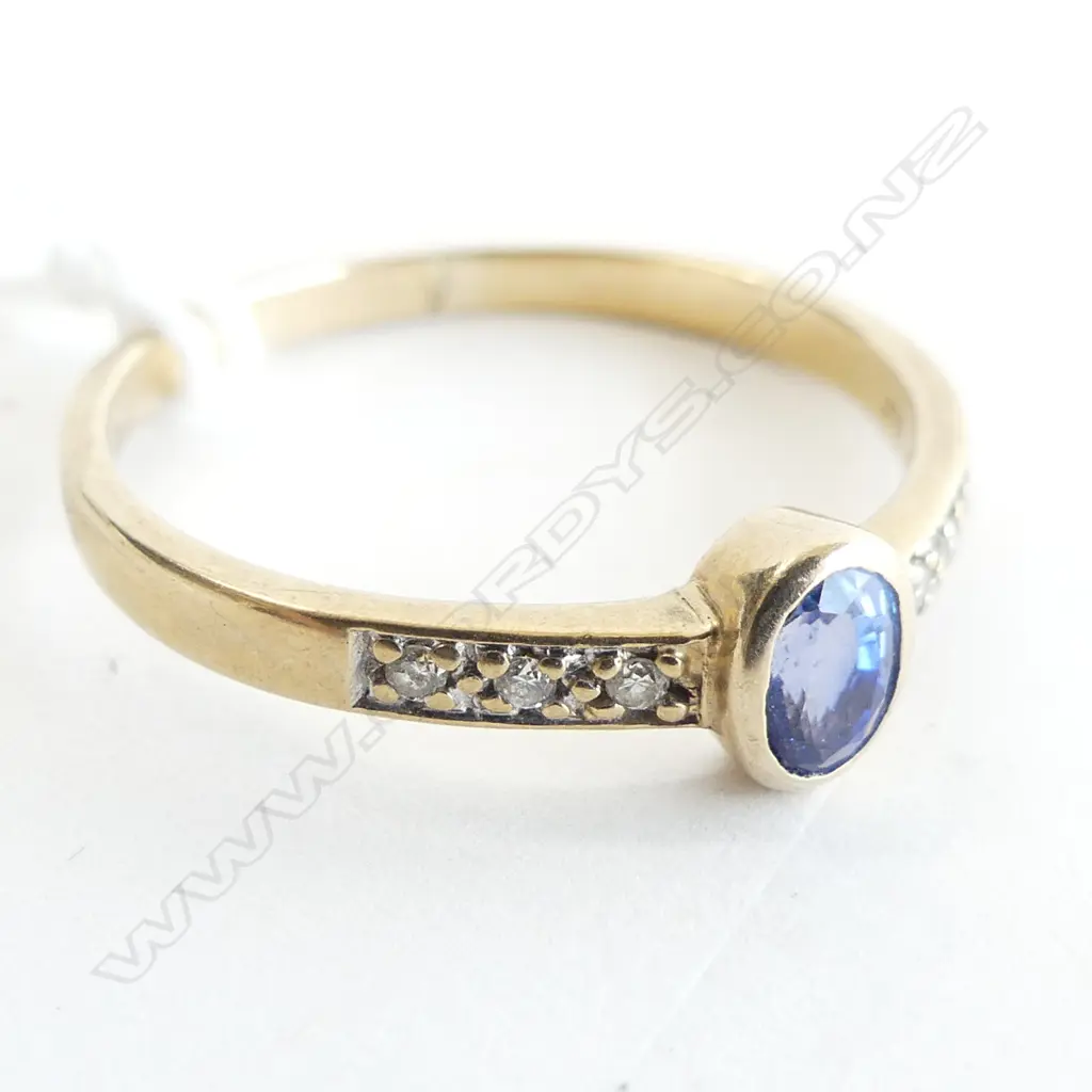 9CT GOLD SAPPHIRE & DIAMOND RING 2.60gm SIZE V Image 1++
