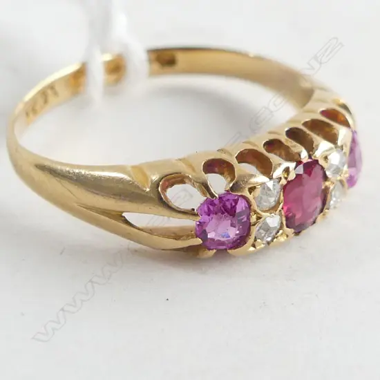 18CT DIAMOND, PINK SAPPHIRE & IMITATION RUBY RING CHESTER 1907 2.18 GRAMS FAULTS w. 2018 VALUATION