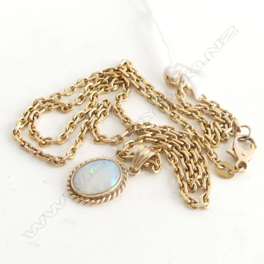 9CT GOLD & OPAL PENDANT ON CHAIN L.480mm 10.38gm the oval cabochon opal of good colour Image 1++
