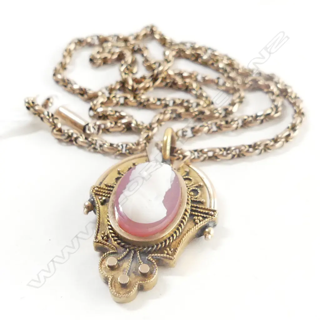 ANTIQUE 9CT GOLD CAMEO PENDANT ON 9CT CHAIN FAULTS Image 1++
