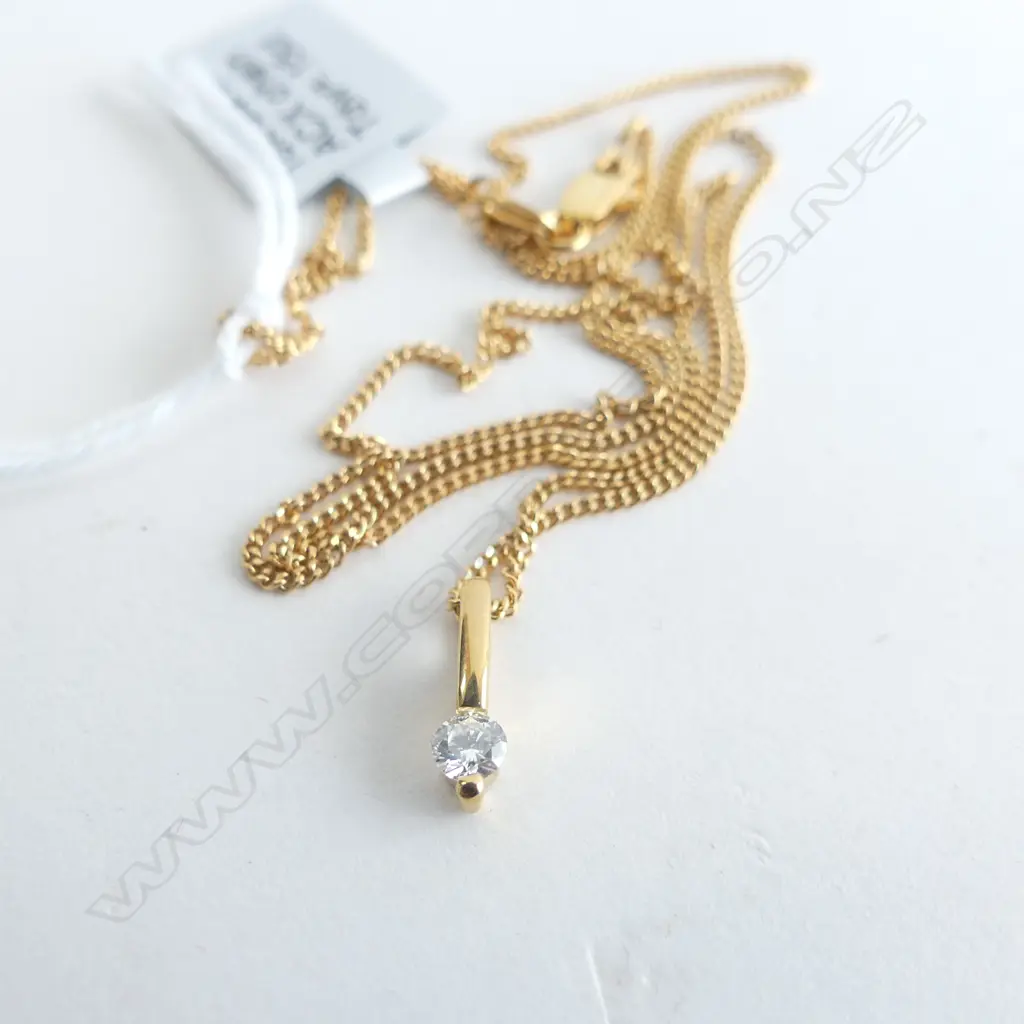 9CT GOLD & DIAMOND(0.15CT) PENDANT & CHAIN 44CM Image 1++