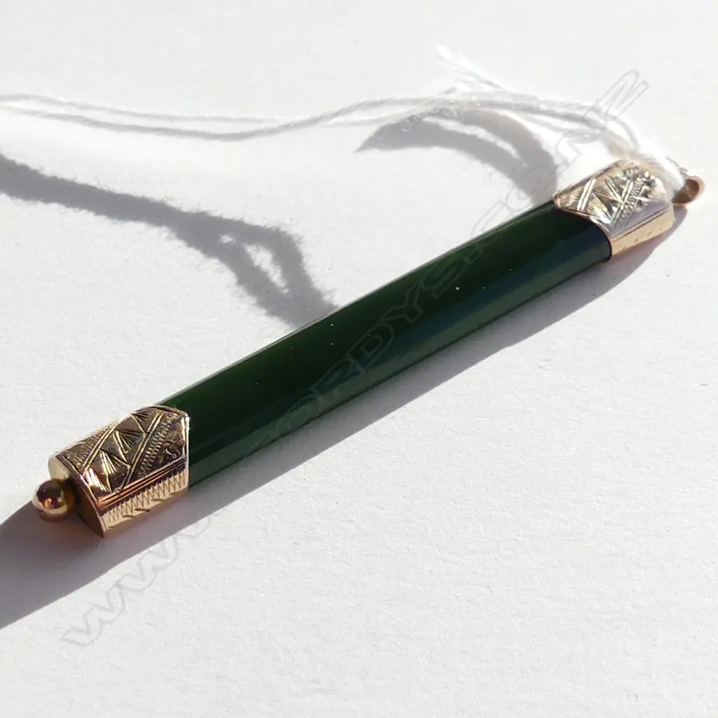 15CT OR 9CT ? ( UNMARKED) GOLD & GREENSTONE PENDANT Image 1++