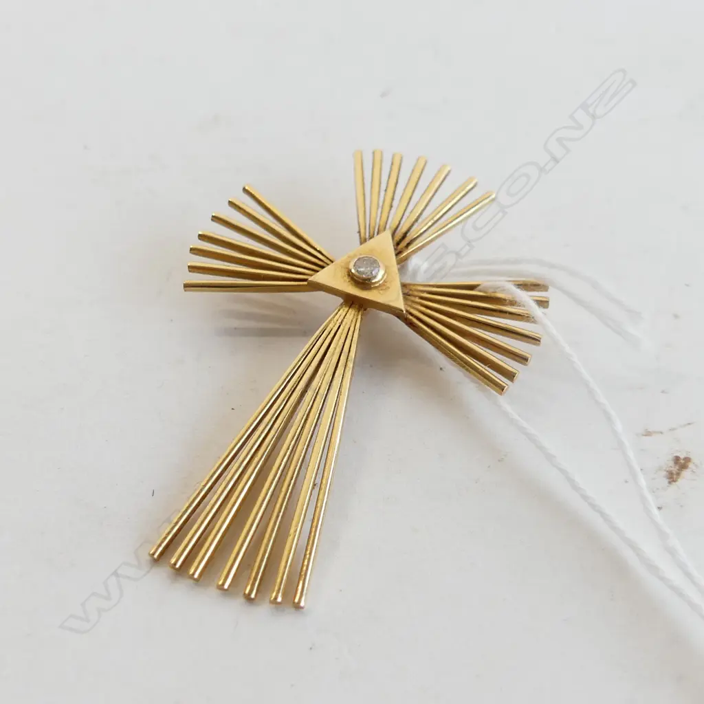 PENDANT. 18K YELLOW GOLD HAND-CRAFTED CROSS. 7.26gms ONE DIAMOND .07 CT Image 1++
