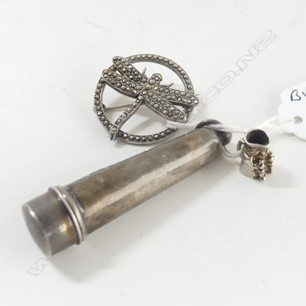 3 SILVER ITEMS: DRAGONFLY BROOCH 1 stone missing + toby charm + cigarette holder case  Image 1++