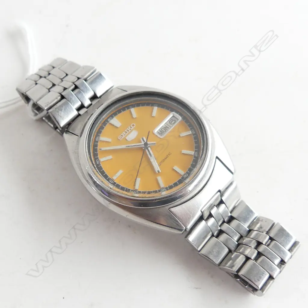 SEIKO '5' AUTO VINTAGE GENTS WATCH COLOURED DIAL RUNNING  Image 1++