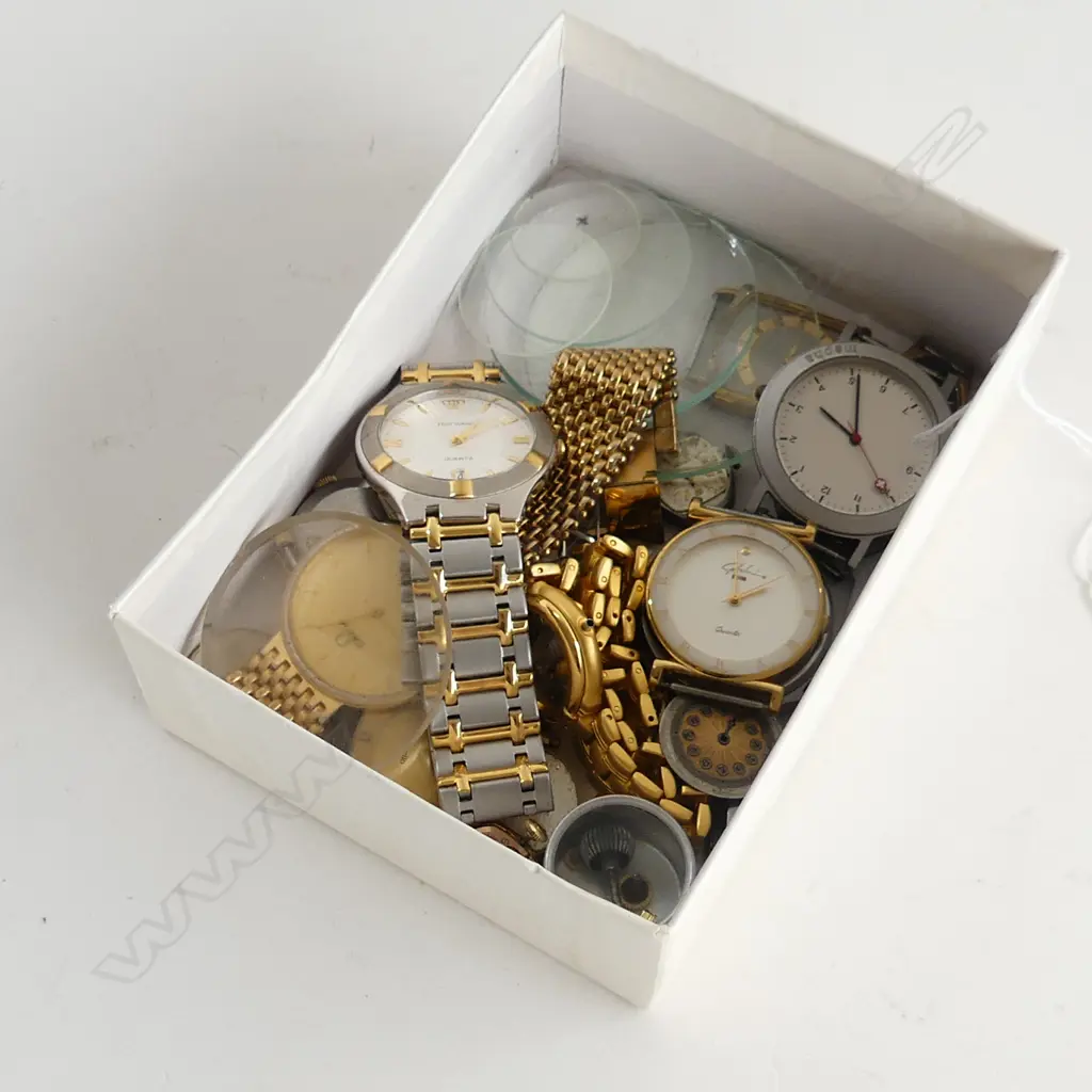 BOX ASST OLD WATCH PIECES  Image 1++