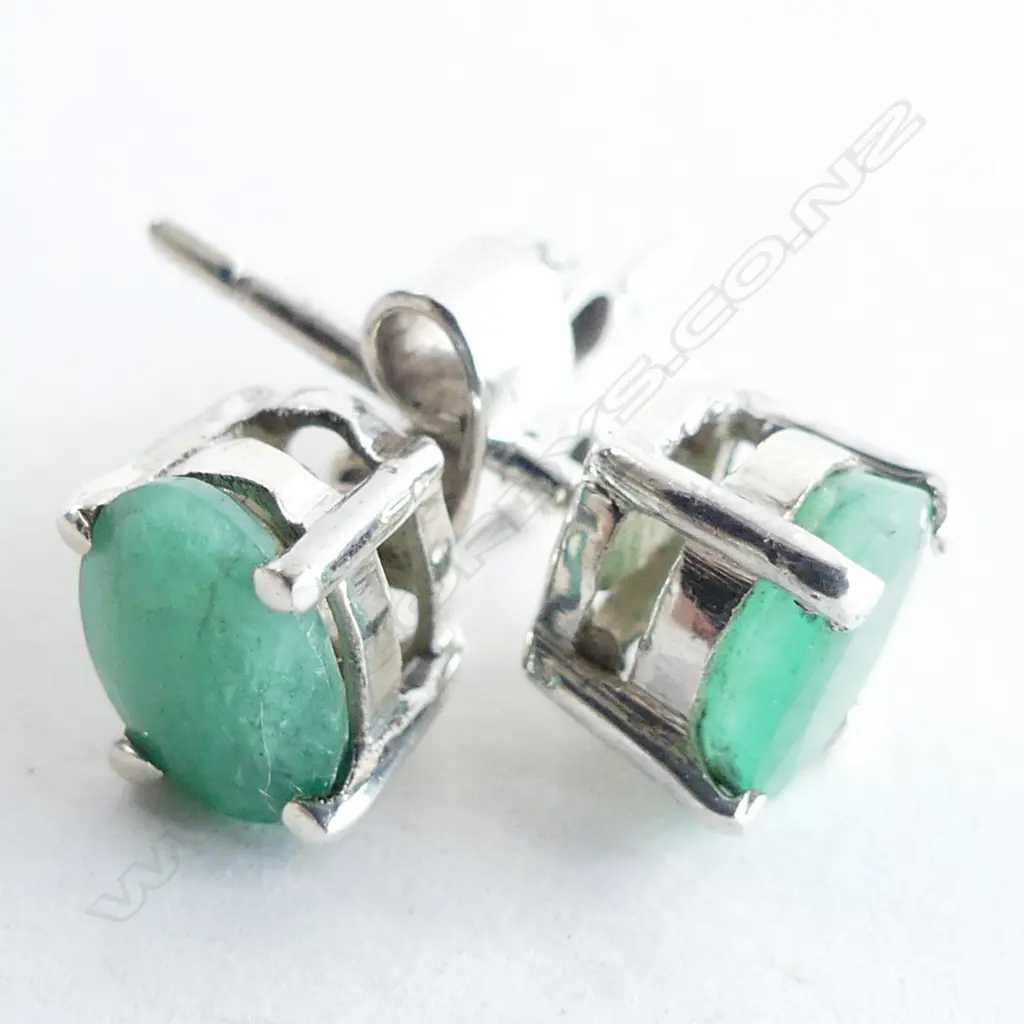 EMERALD & 925 SILVER STUD EARRINGS Image 1++