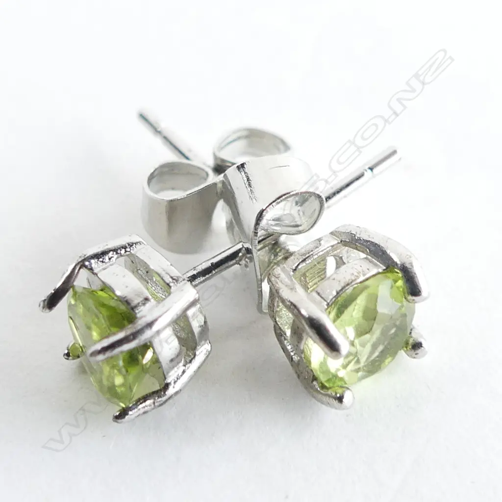 PERIDOT & 925 SILVER STUD EARRINGS Image 1++