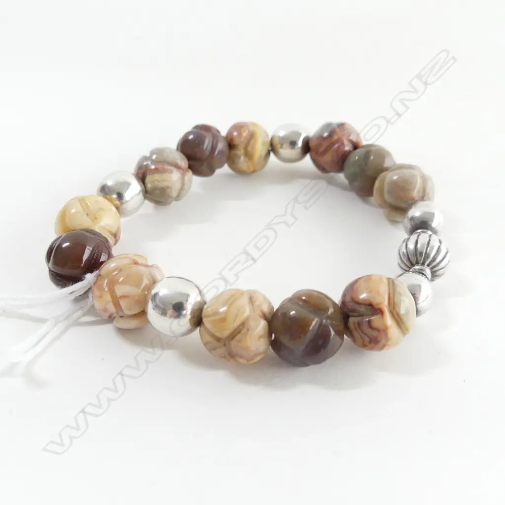 SILVER & CARVED BANDED AGATE BEAD BRACELET Image 1++