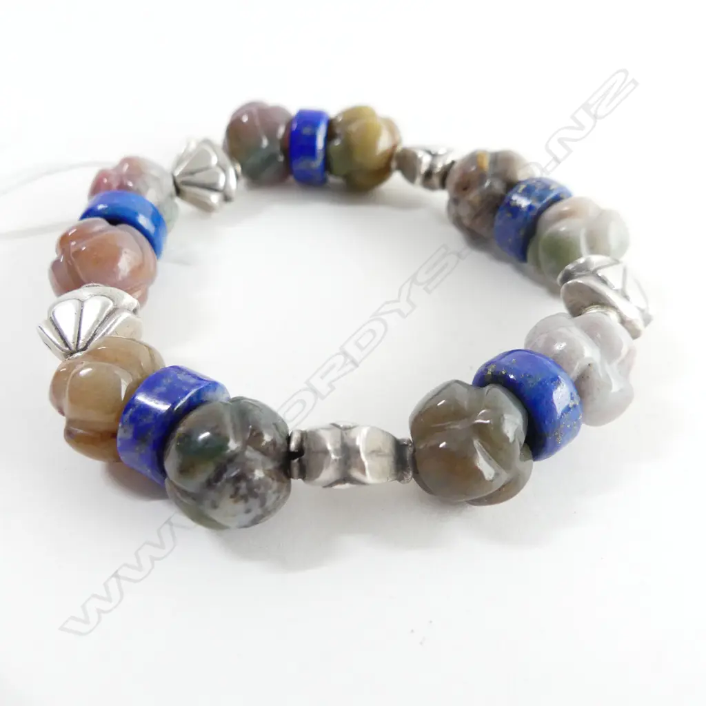 SILVER, CARVED MOSS AGATE & LAPIS LAZULAI BEAD BRACELET Image 1++