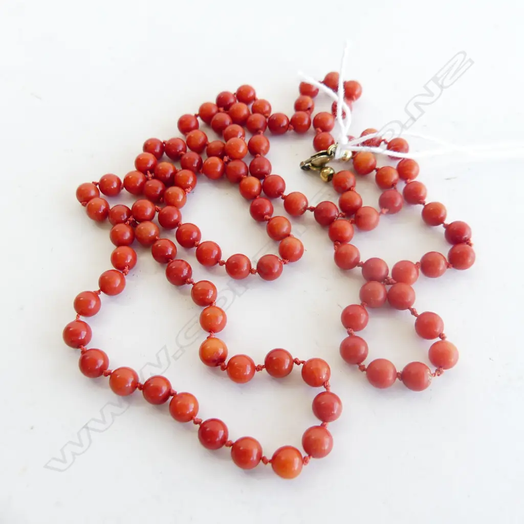 VINTAGE NATURAL DYED RED CORAL BEAD NECKLACE L.790mm Image 1++