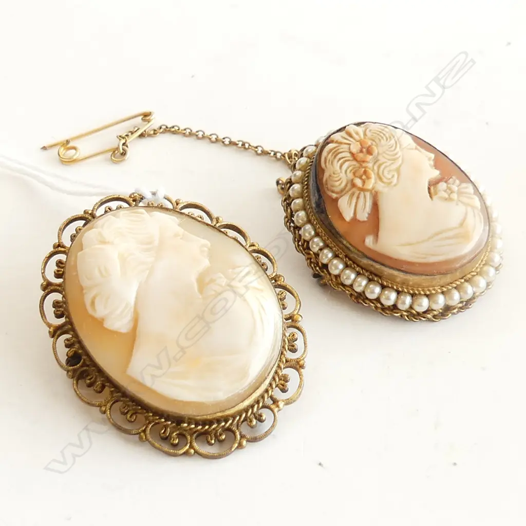 2 c1940's 'GENUINE CAMEO' CARVED BROOCHES g/plated mounts Image 1++