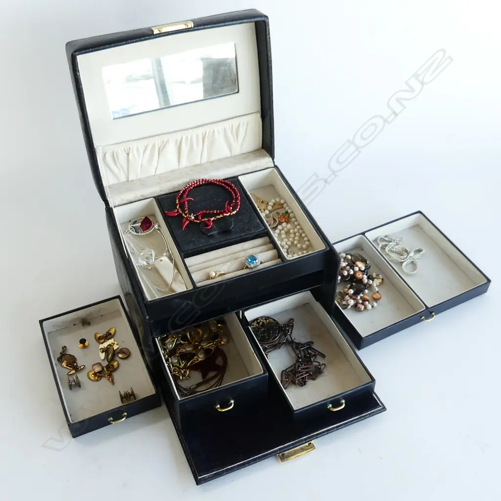BLACK VINYL COMPARTMENT JEWELLERY BOX WITH ASST COSTUME JEWELLERY ETC.. Image 1++