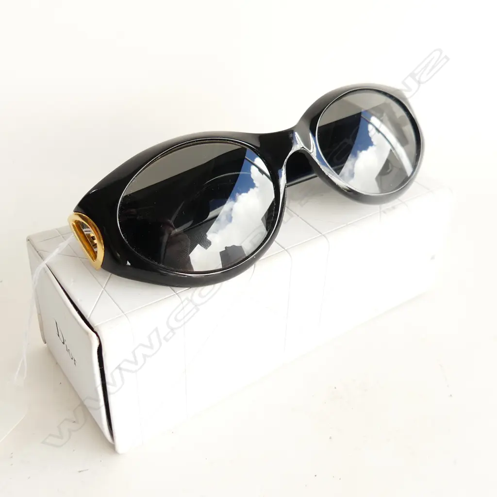 GENUINE CHRISTIAN DIOR SUNGLASSES (LENS MAY NEED REPLACING AS PRESCRIPTION) - IN ORIG. BOX Image 1++
