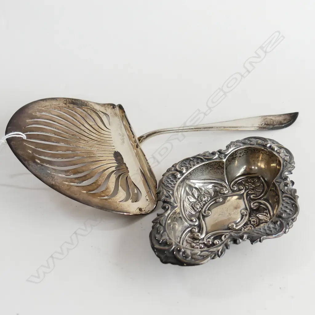 DUTCH SILVER SERVER 131 GRAMS + STG DISH 41 GRAMS Image 1++