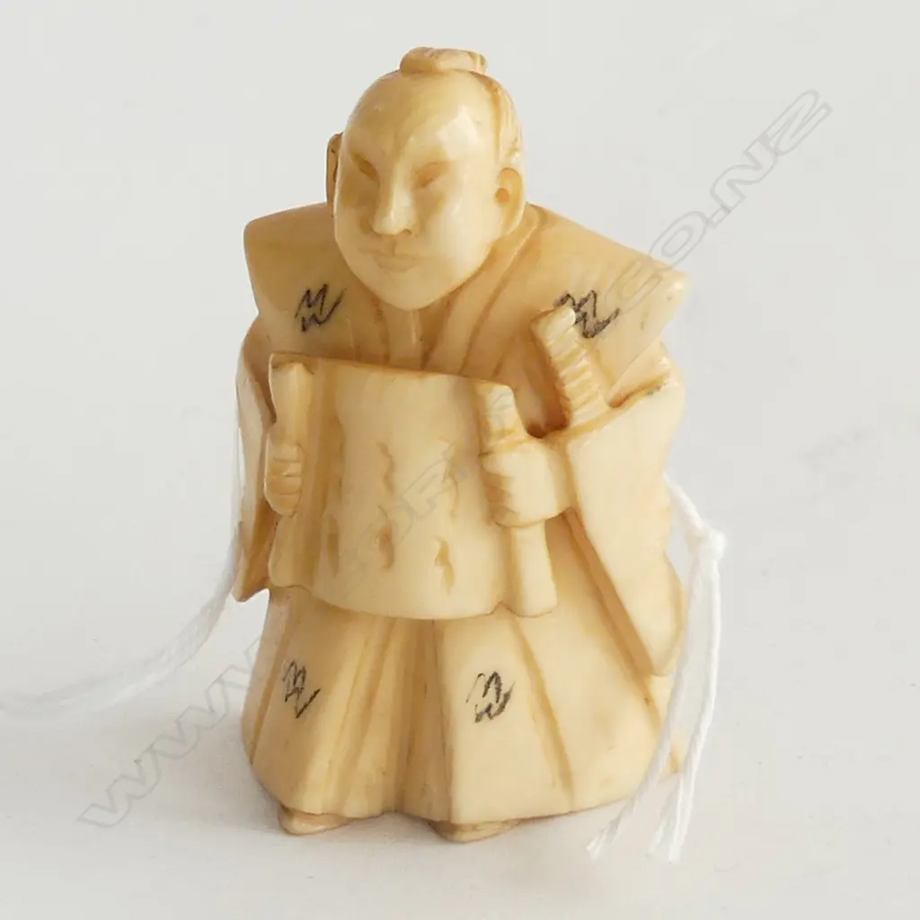 IVORY NETSUKE MAN WITH SCROLL H55MM Image 1++