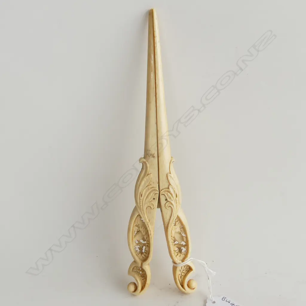 PR CARVED IVORY GLOVE STRETCHERS Image 1++