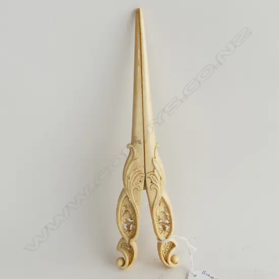 PR CARVED IVORY GLOVE STRETCHERS