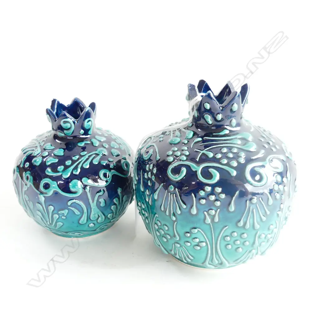 TWO TURKISH CERAMIC POMEGRANATE SHAPED BLUE & GREEN GLAZE VASES H. 95 & 115MM Image 1++