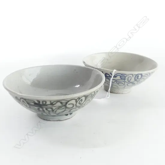 TWO CHINESE BLUE & WHITE BOWLS (DIA 155, 160MM)