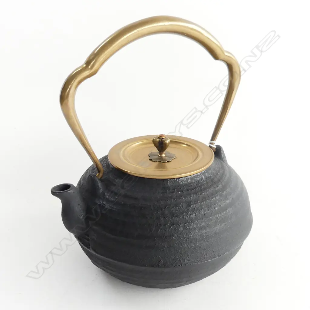JAPANESE IRON TEAPOT  Image 1++
