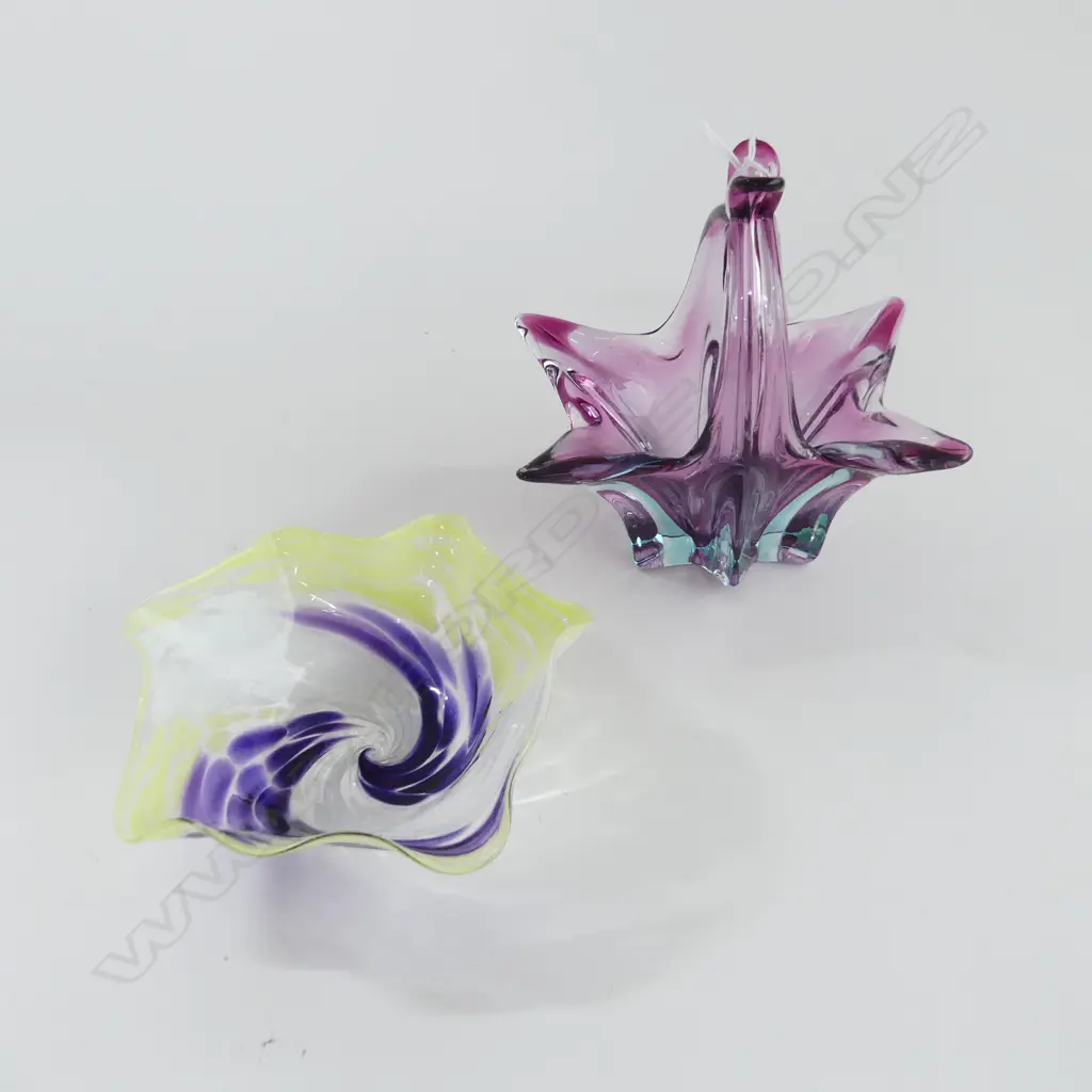 2 ART GLASS PCES; MURANO BASKET & SIGNED BOWL 150mm dia Image 1++