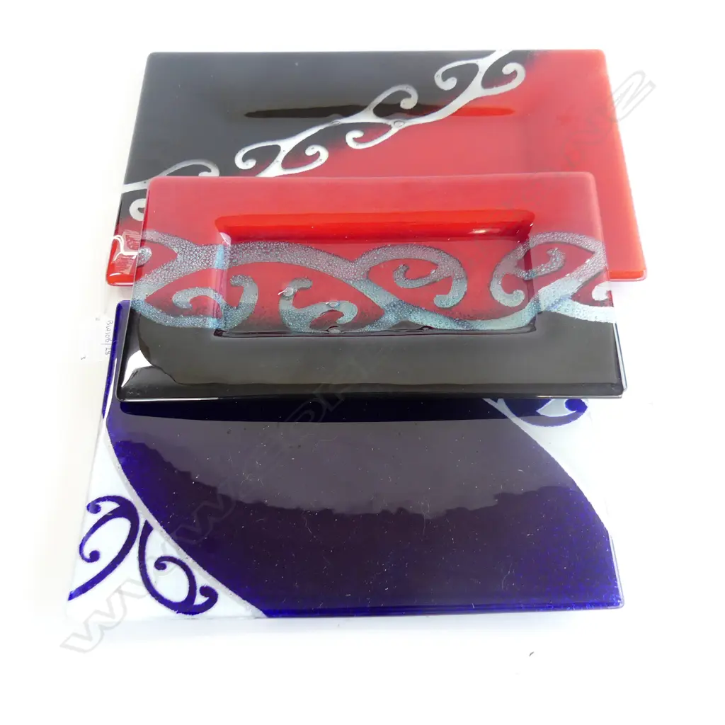 3 REVITAGLASS NZ THEMED DISHES LARGEST L360MM  W210MM Image 1++