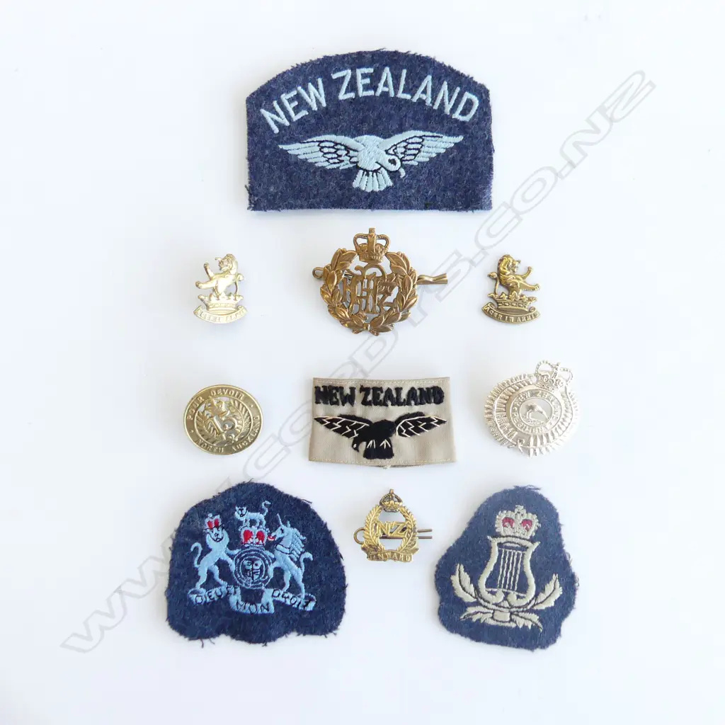 6 ASST. NZ WAR MEDALS + 3 CLOTH BADGES Image 1++