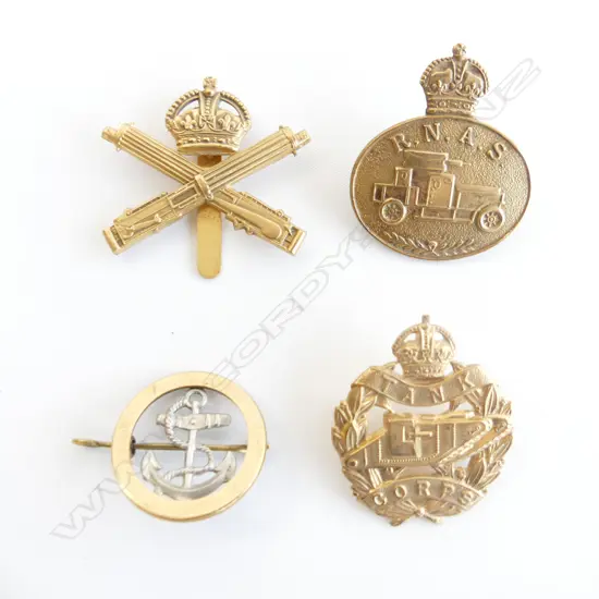 4 UK WWI CAP BADGES; R.N.A.S, TANK CORPS, MACHINE GUN & ROYAL NAVY FOULED ANCHOR BERET BADGE (SOME RESTRIKES)