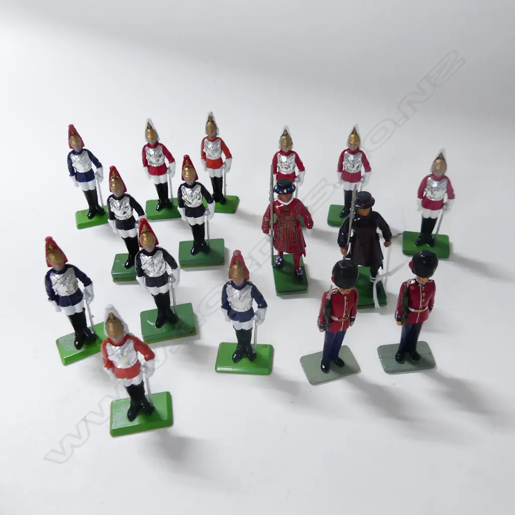 16 MINIATURE PAINTED METAL BRITISH MILITARY FIGURES BY IMPERIAL PRODUCTIONS GREYTOWN H.70mm Image 1++
