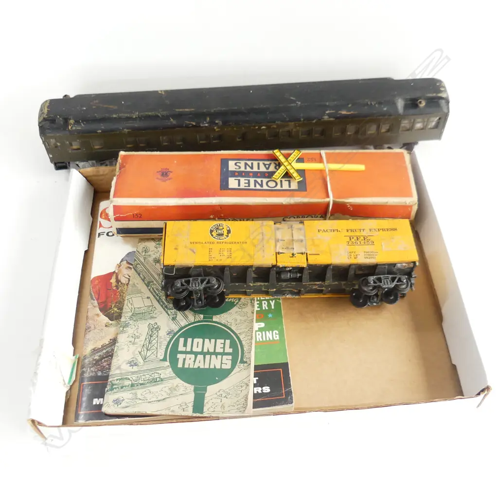 2 LIONEL CARRIAGES POINTS SET, LIONEL INSTUCTION BOOK & TRAIN MAGAZINE Image 1++