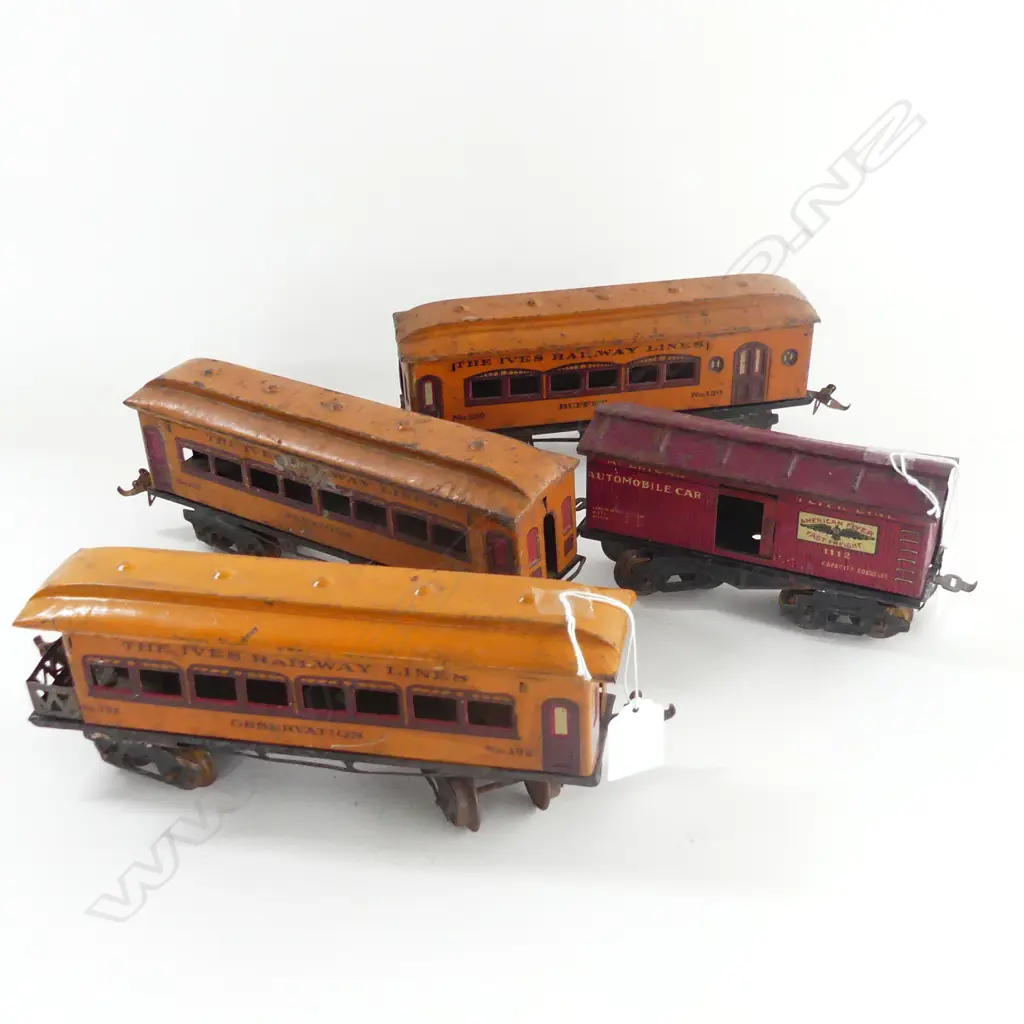 4 HORNBY TIN TOY TRAIN CARRIAGES Image 1++