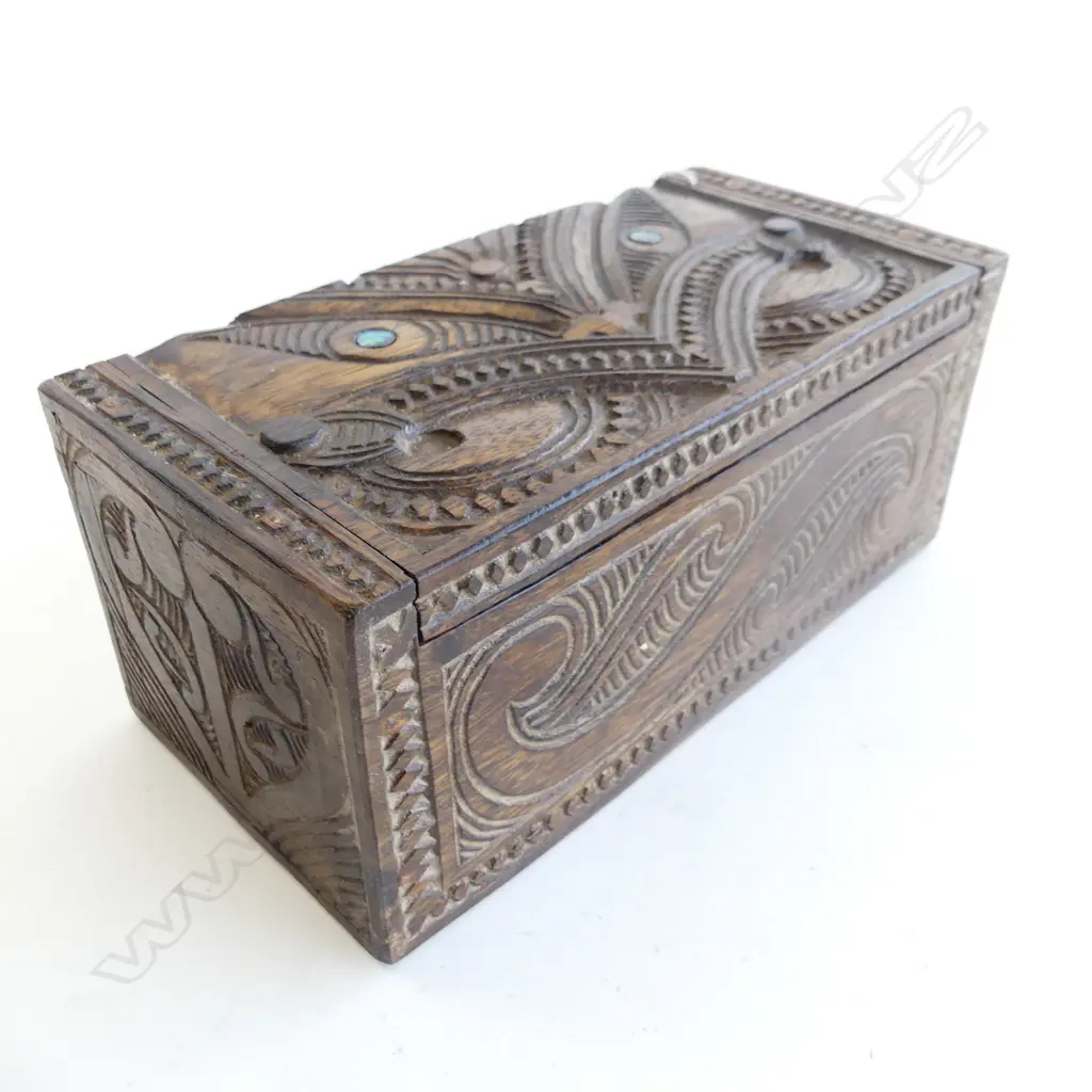 CARVED WOODEN MAORI BOX L.200mm Image 1++