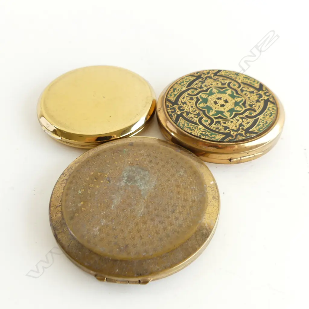 3 VINTAGE COMPACTS  Image 1++