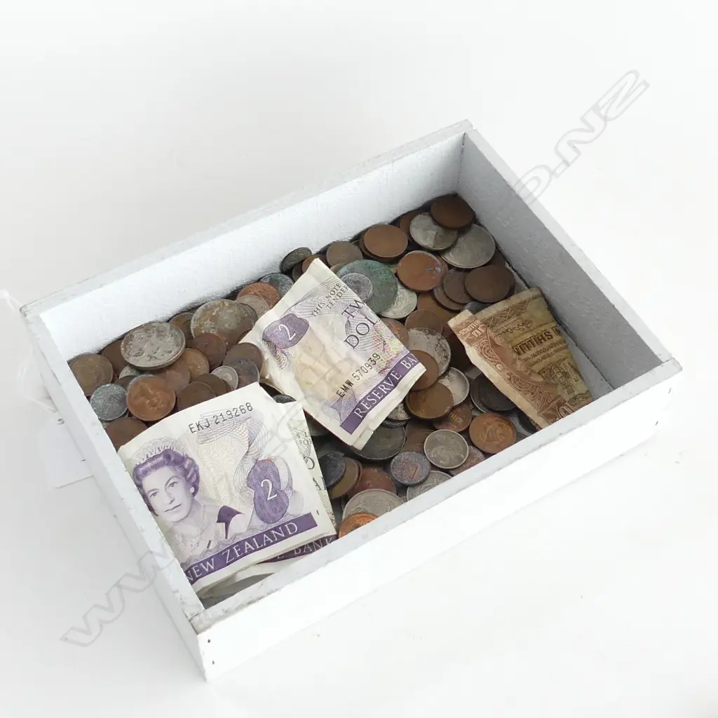 ASST. MOSTLY NZ NOTES & COINS Image 1++