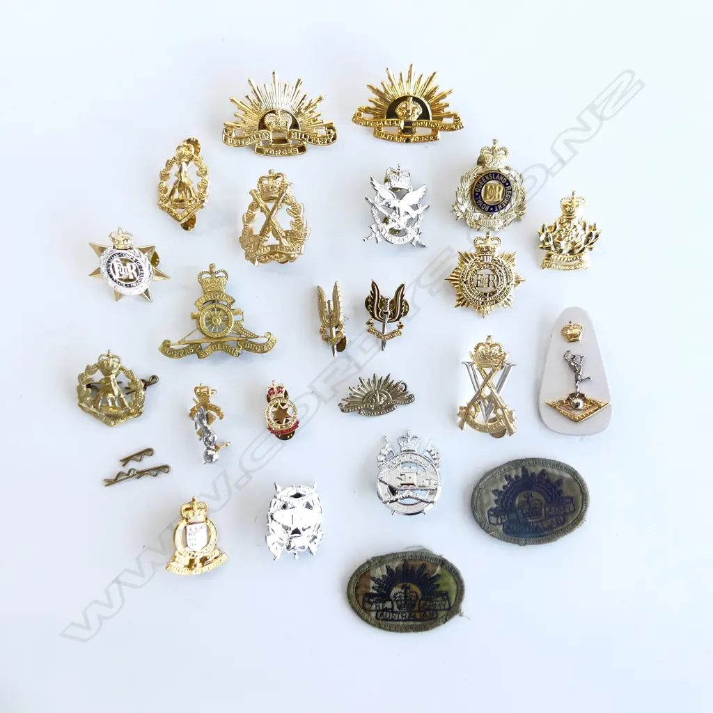 23 ASST. AUSTRALIAN MILITARY CAP BADGES ETC (SOME RESTRIKES) Image 1++