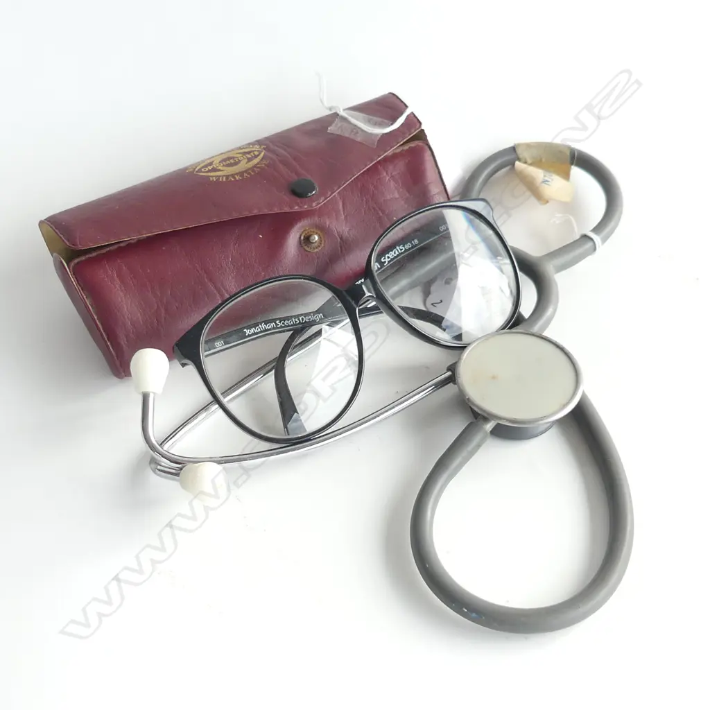 STETHOSCOPE + PR VERY THICK LENSE GLASSES Image 1++