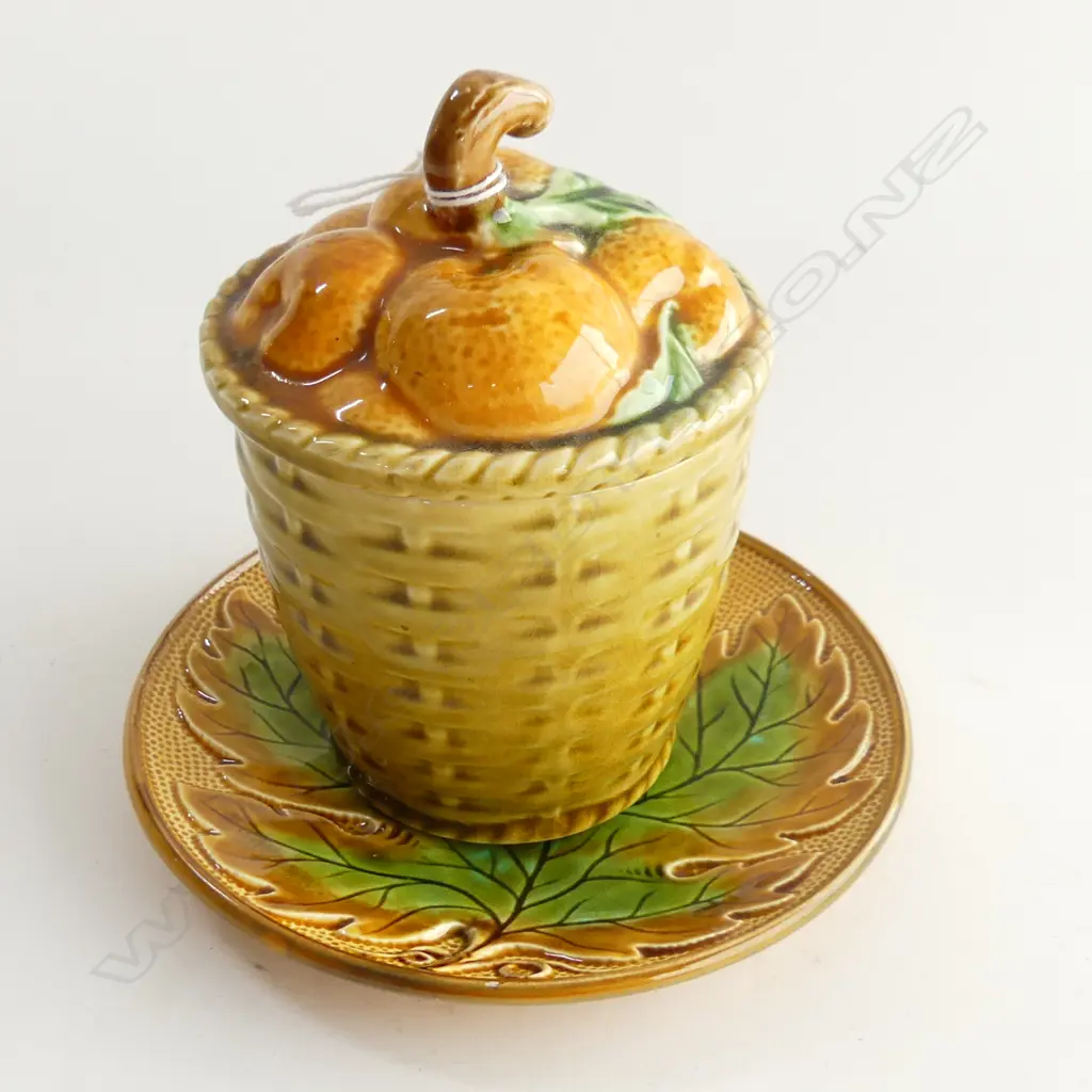 SARREGUEMINES MAJOLICA LIDDED POT & PLATE 150mm dia Image 1++