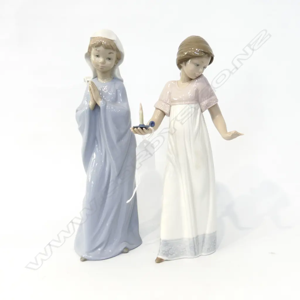 2 NAO FIGURINES; GIRL PRAYING (H. 275MM) + GIRL WITH CANDLE (A/F) (H. 265MM) Image 1++