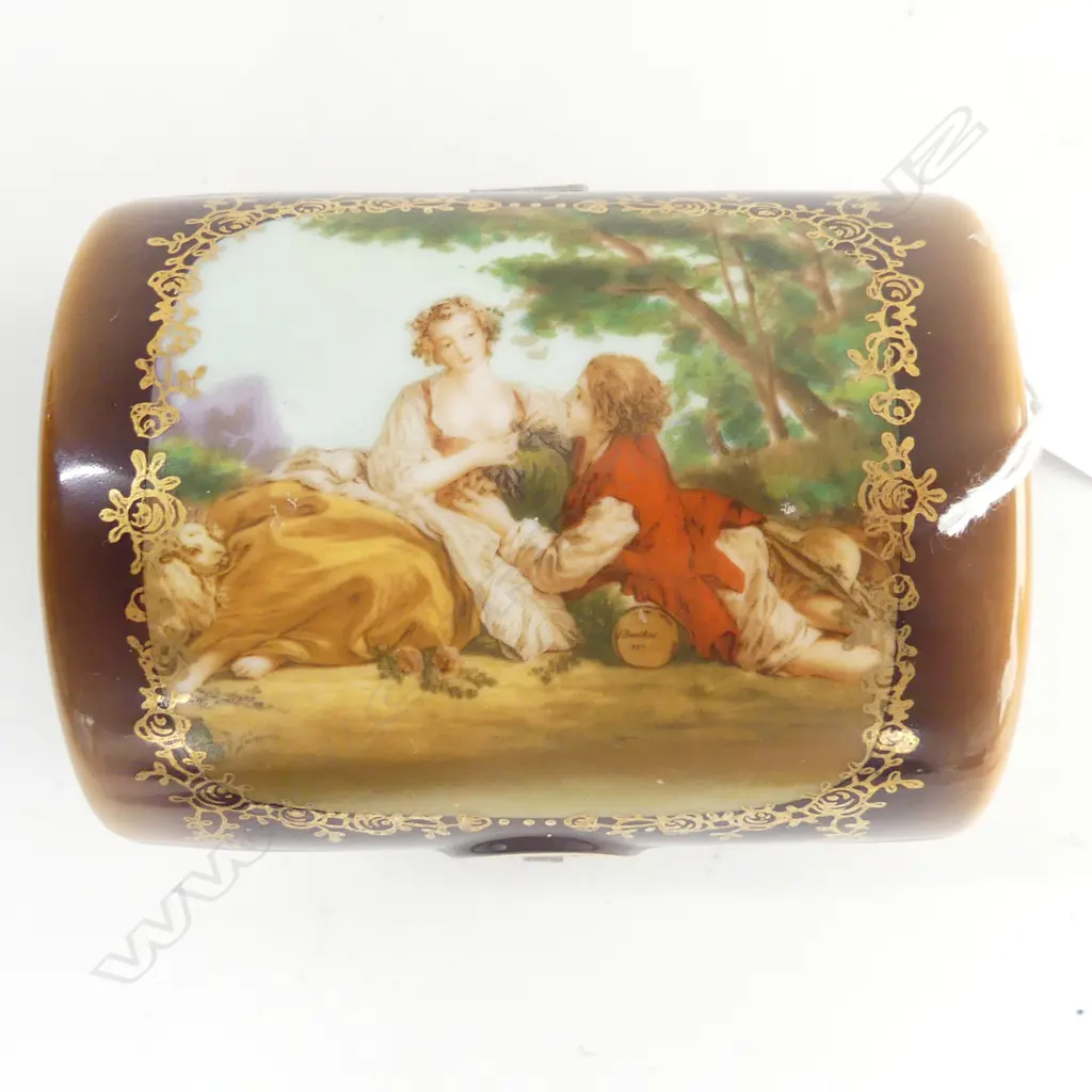 PORCLAIN  MUSICAL JEWLERY BOX  H100 L110 Image 1++