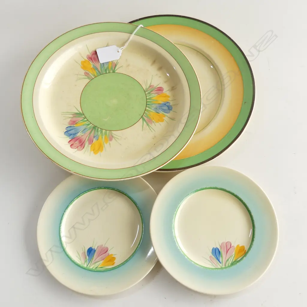 4 PCES CLARICE CLIFF; CROCUS PLATE (chip) 250mm + OTHER + 2 SIDE PLATES 165mm dia Image 1++