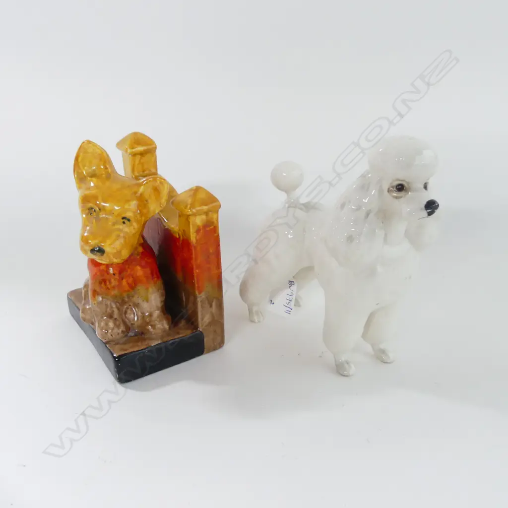 2 VINTAGE CERAMIC DOGS; BESWICK WHITE POODLE & SCOTTIE BOOKEND H.130mm Image 1++