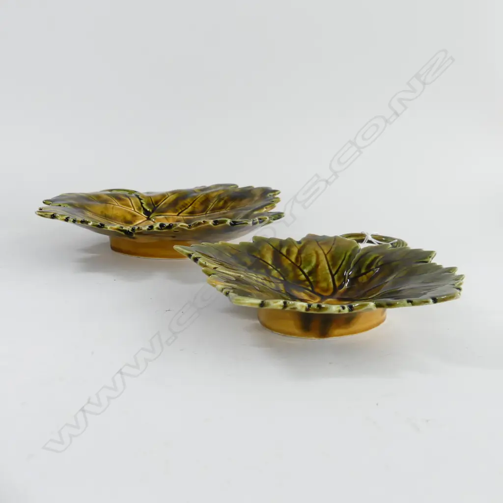 2 SARREGUEMINES MAJOLICA LEAF DISHES 240x255mm Image 1++