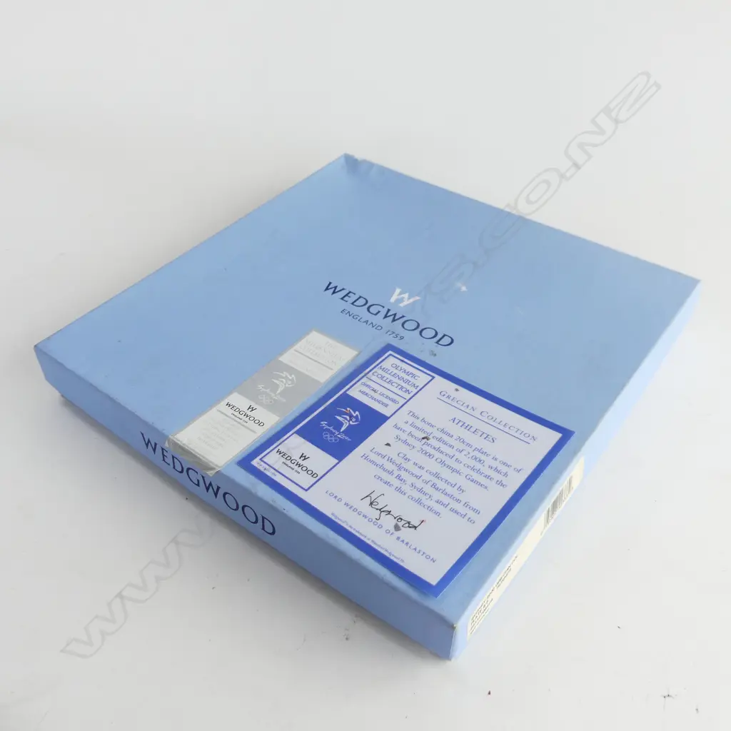 WEDGWOOD GRECIAN COLLECTION 'ATHLETES' PLATE SYDNEY OLYMPICS 2000 200mm dia, BOXED Image 1++