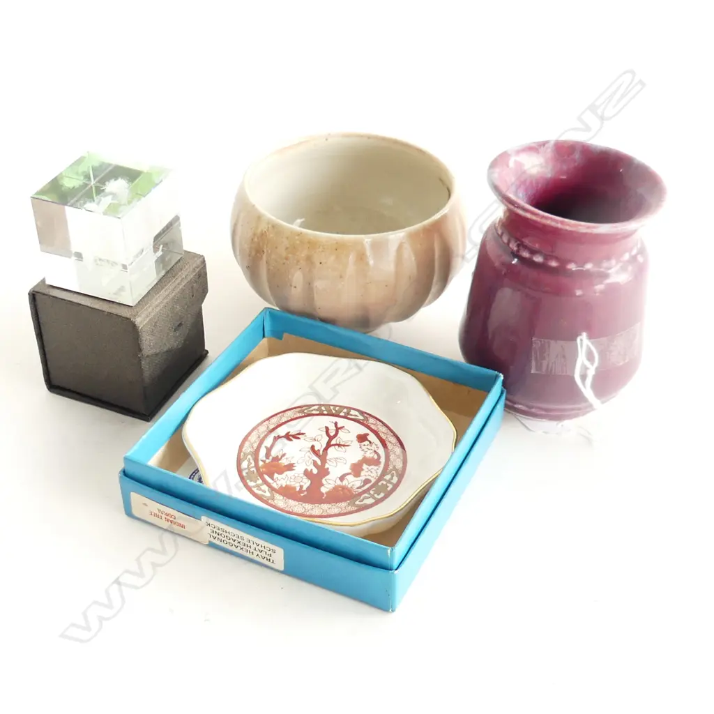 4 PCES; SML CROWN LYNN RED VASE #133 H.95mm, MUCHELNEY POTTERY BOWL, GLASS DOLPHIN CUBE, COALPORT INDIA TREE PIN DISH Image 1++