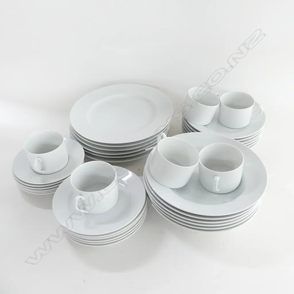 6 PLACE PLAIN WHITE ROSENTHAL DINNER SERVICE... Image 1++