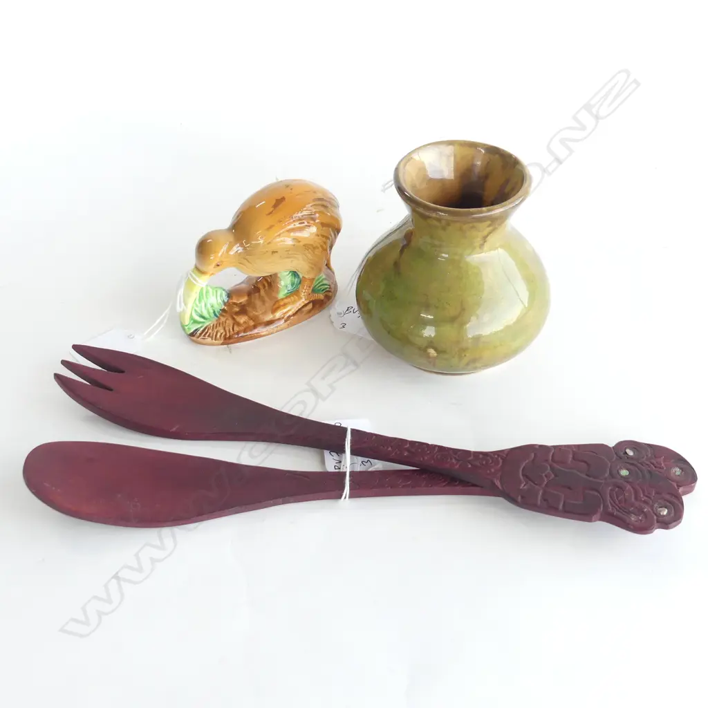 NZ ITEMS; CARVED WOODEN MAORI FOLK ART SALAD SERVERS, JAPANESE CERAMIC KIWI H75MM, CROWN LYNN TRICKLE GLAZE VASE H100MM Image 1++