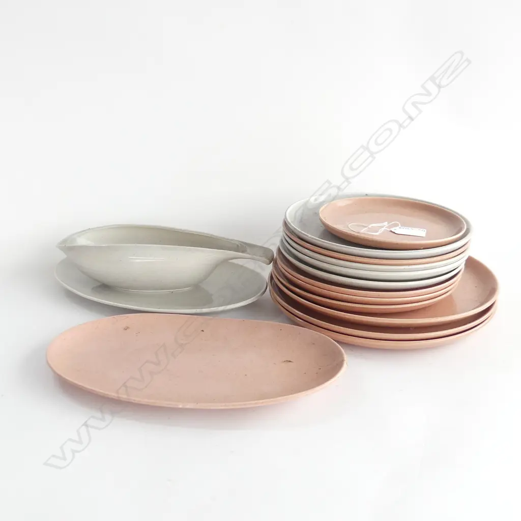 12 RUSSELL WRIGHT PLATES & SAUCE BOAT  Image 1++